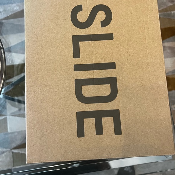 Authentic Yeezy slide. Mens size 7- fits women size 8 - Picture 2 of 9